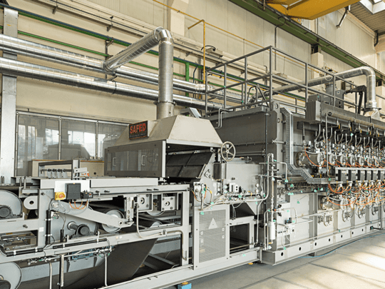 Four à bande à maillons métalliques